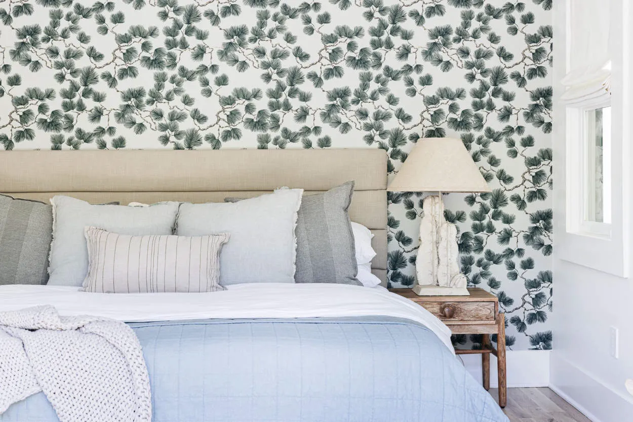 Choosing the Perfect Wallpaper for Your Room